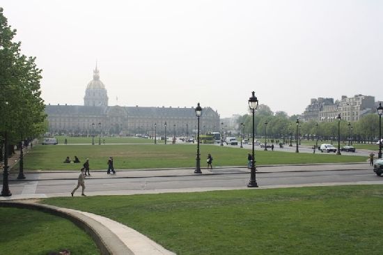 MAA France: Paris Spring Picnic on the Lawns of Les Invalides